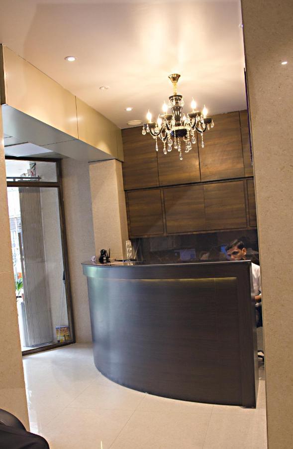 Vishal Hall Hotel Мумбай Екстериор снимка