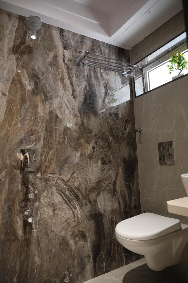Vishal Hall Hotel Мумбай Екстериор снимка