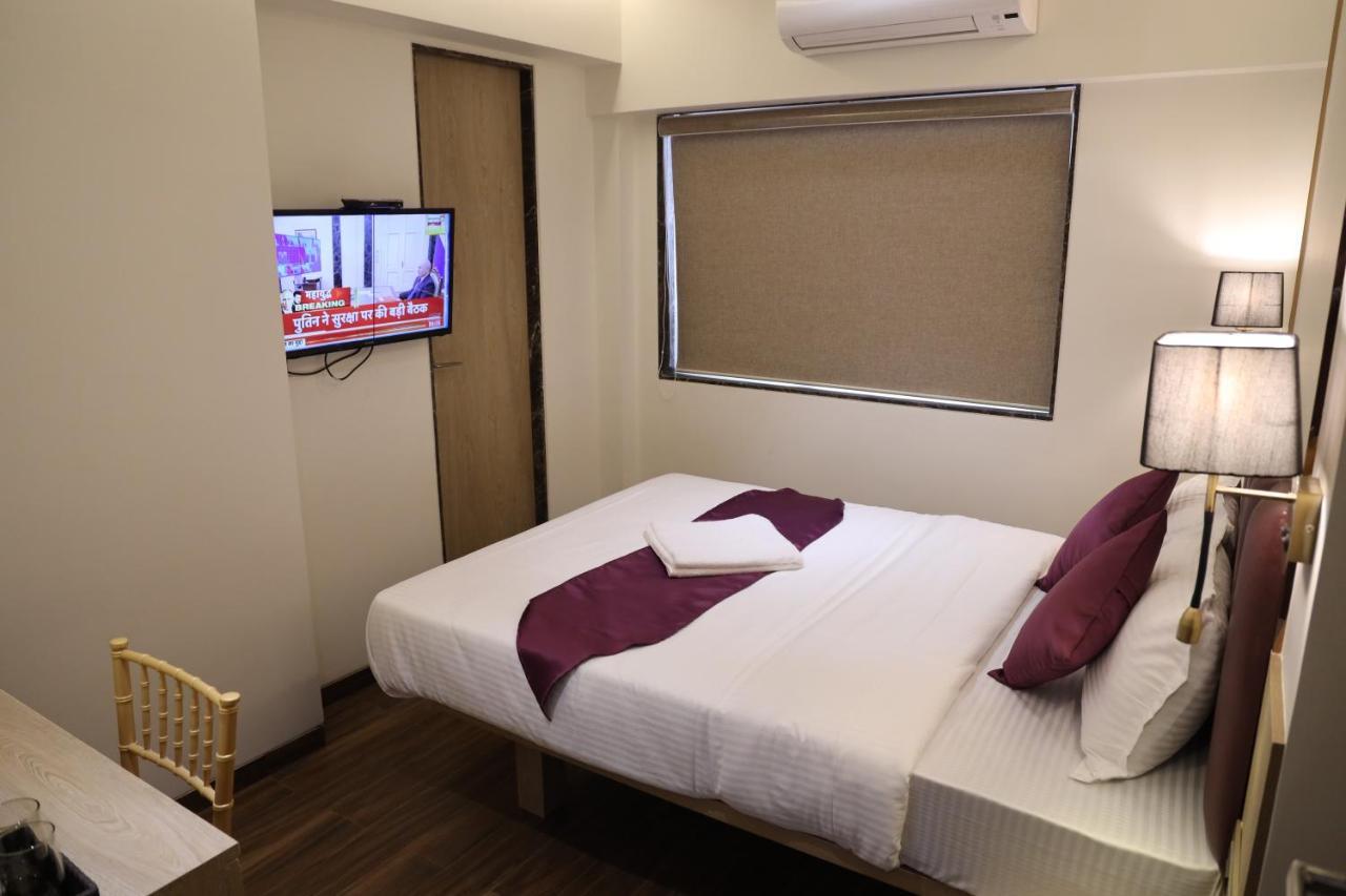Vishal Hall Hotel Мумбай Екстериор снимка