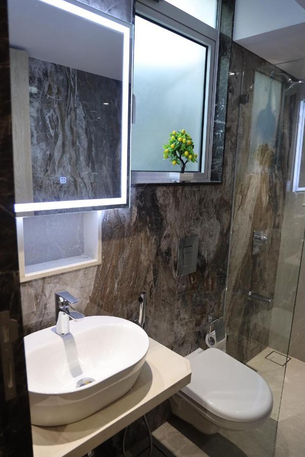 Vishal Hall Hotel Мумбай Екстериор снимка