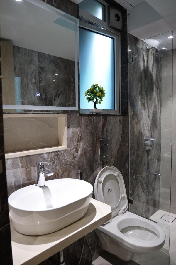 Vishal Hall Hotel Мумбай Екстериор снимка