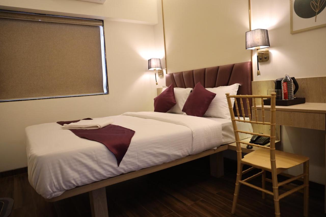 Vishal Hall Hotel Мумбай Екстериор снимка