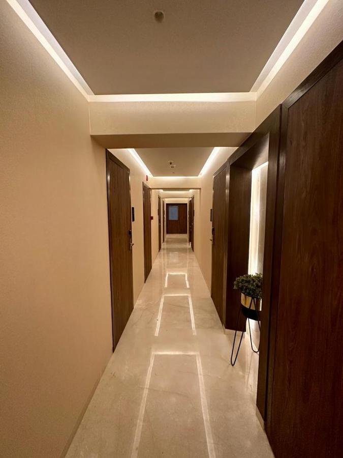 Vishal Hall Hotel Мумбай Екстериор снимка